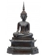 BOUDDHA ASSIS SUR UNE BASE PYRAMIDALE